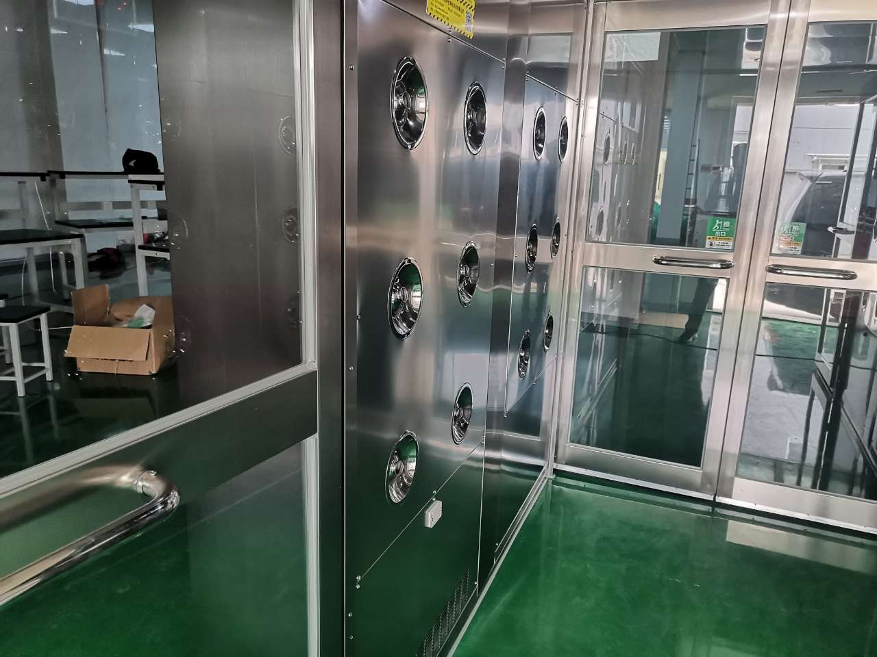 天津市津香元商貿(mào)有限公司安裝風(fēng)淋門
